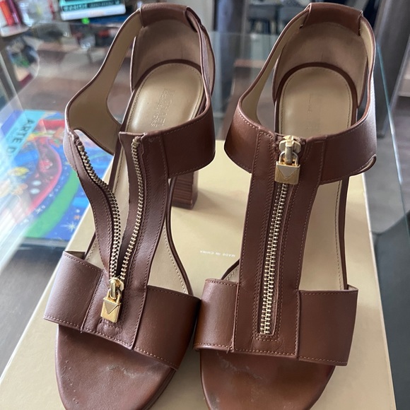 Micheal Kor, size 11, Tan, Berkley platform sandal - Picture 2 of 11